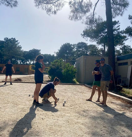 Partie de pétanque au camping Montacabana en Gironde